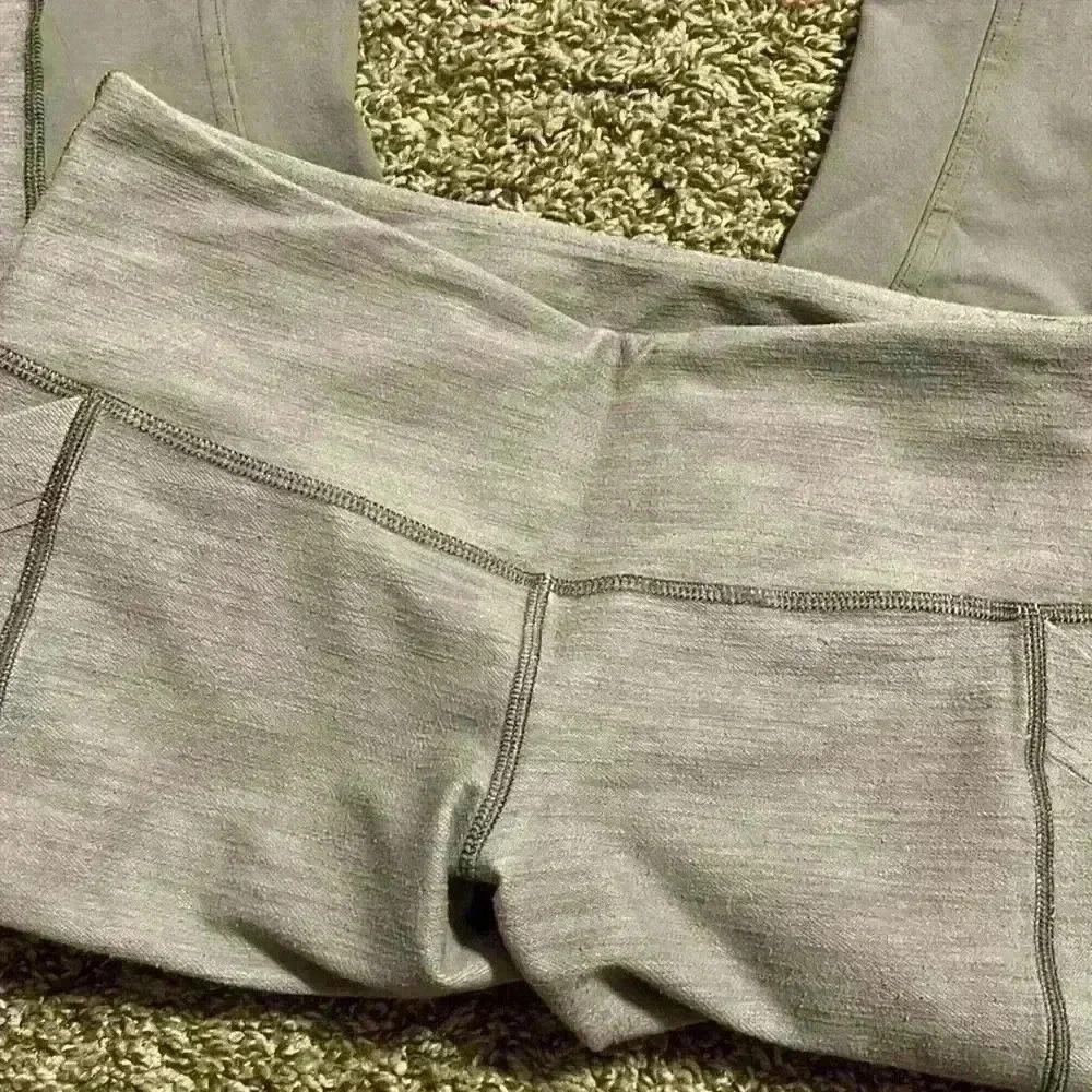 Lululemon Polocrosse Crop *Denim size 4
Fossil White Slub Denim / Fossil - Picture 14 of 16